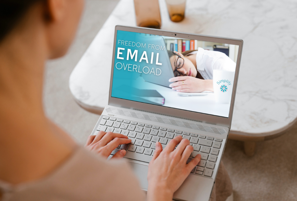 logo-email-class- on-laptop
